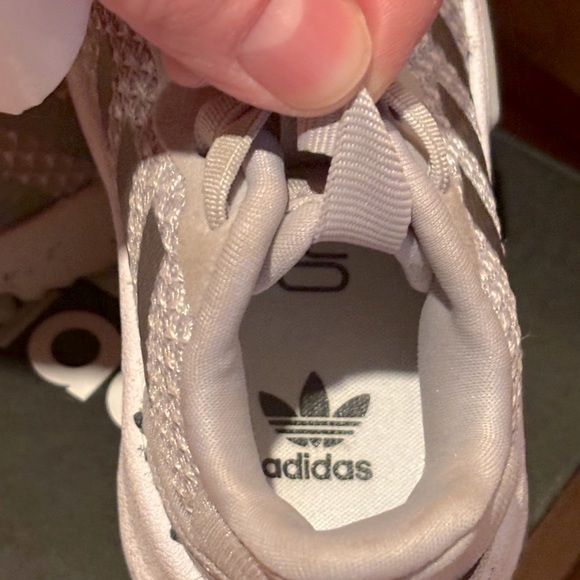 Adidas size 5K - Picture 3 of 4